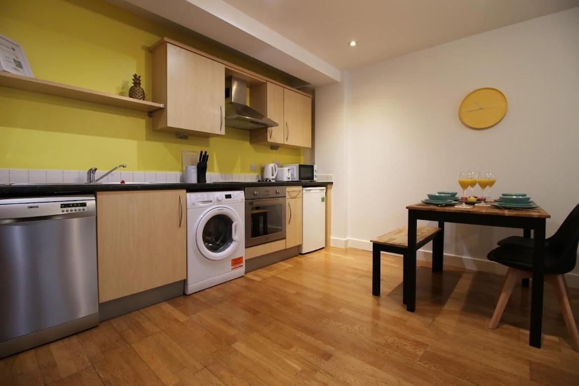 Hamilton Court 1Bedroom Apartment, Bright And Central Location With Balcony And Wi-Fi Bristol Esterno foto